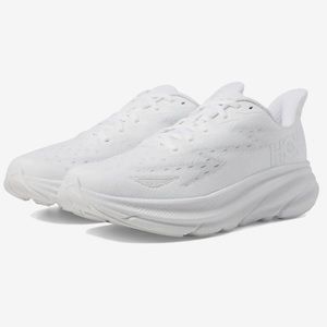 Women’s HOKA Clifton 9: white, size 7.5